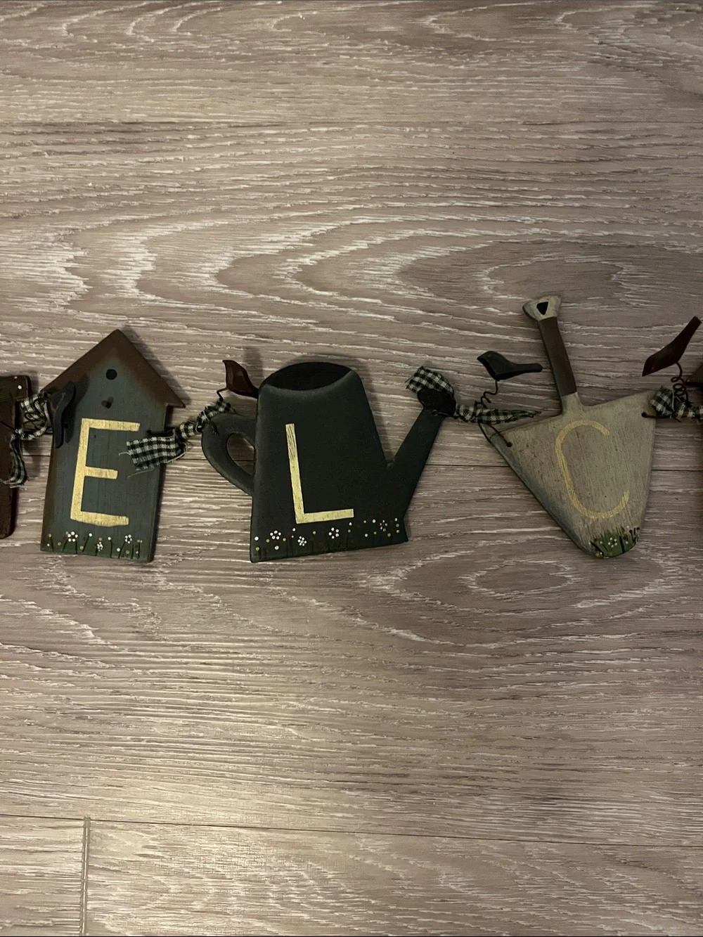 Country Welcome Garland Sign in Green and Brown - Farmhouse /Garden Style